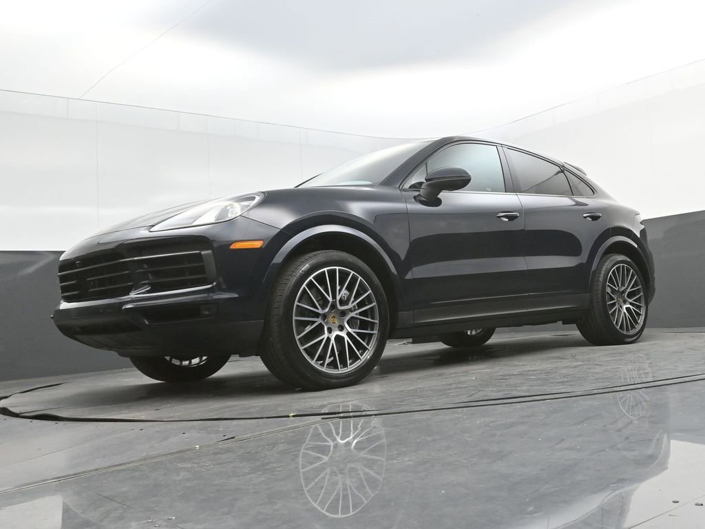 Used 2022 Porsche Cayenne Coupe w/ Premium Package image 33