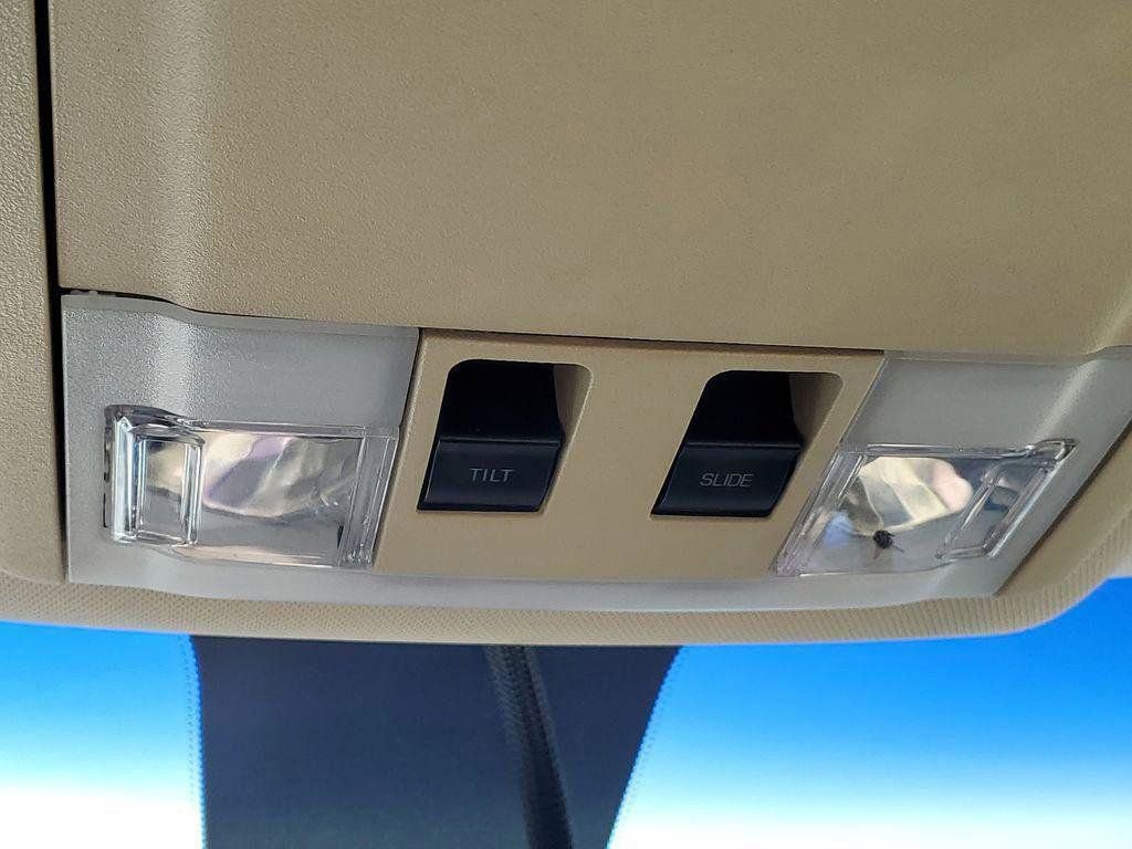 Used 2013 Ford Taurus SEL image 19