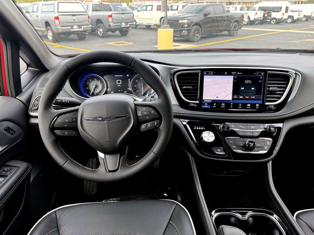 New 2026 Chrysler Pacifica Limited w/ Uconnect Theater Family Group FWD image 17
