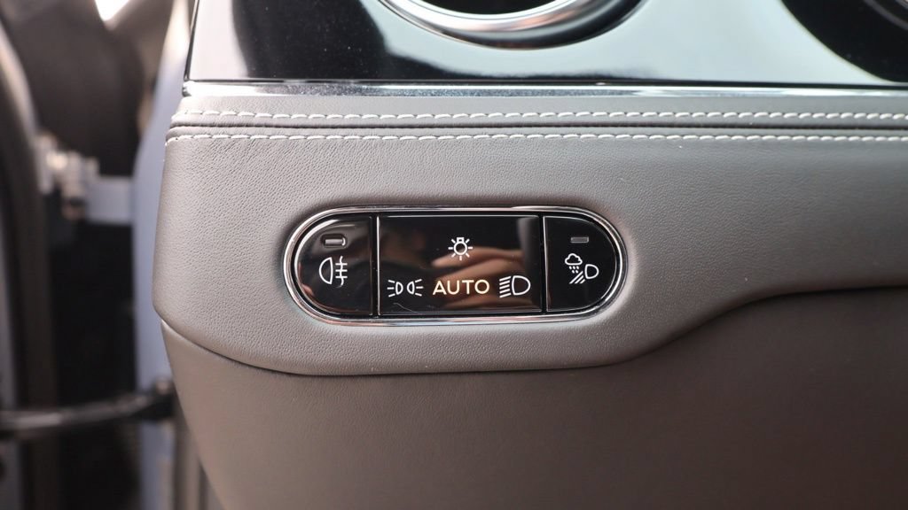 Used 2022 Bentley Flying Spur V8 AWD/4WD image 24