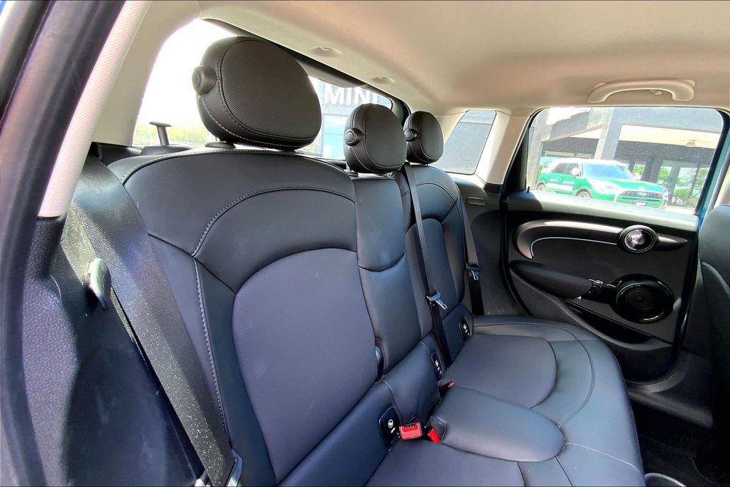 Used 2022 MINI Cooper 4-Door Hardtop FWD image 25