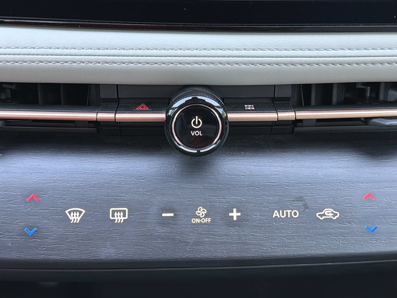 Certified 2024 Nissan Ariya FWD image 5