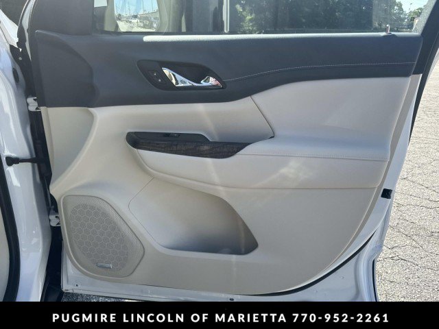 Used 2017 Lincoln MKX Reserve FWD image 18