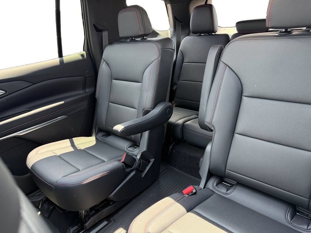 Used 2026 Chevrolet Traverse Z71 w/ LPO, Floor Liner Package AWD/4WD image 40