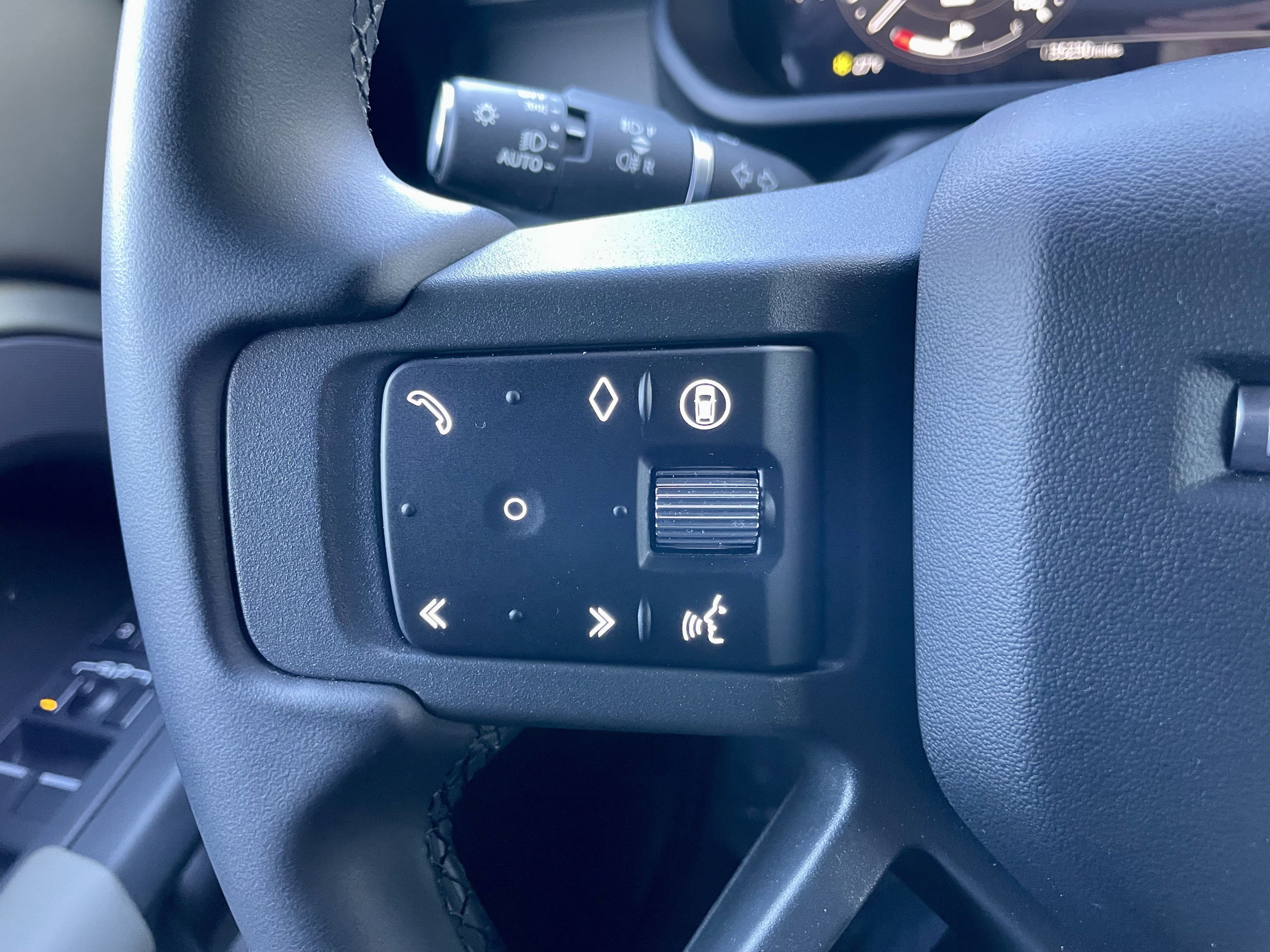 Certified 2025 Land Rover Defender 110 X-Dynamic SE image 23