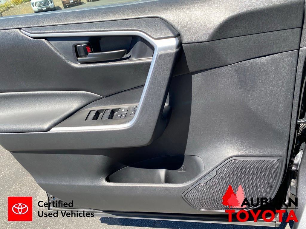 Certified 2025 Toyota RAV4 LE FWD image 32