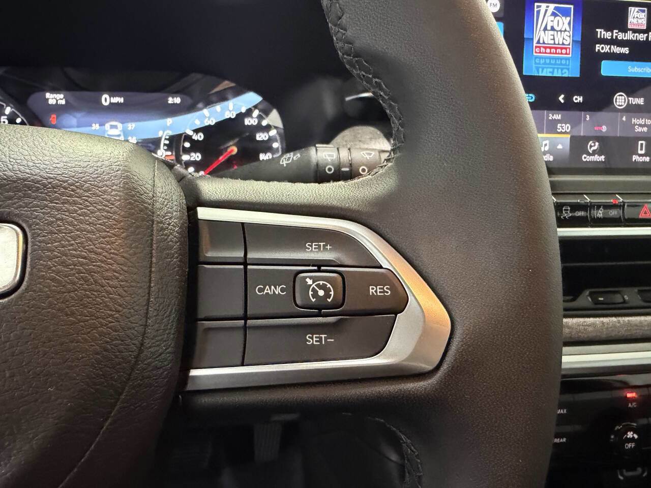 Used 2024 Jeep Compass Latitude AWD/4WD image 20