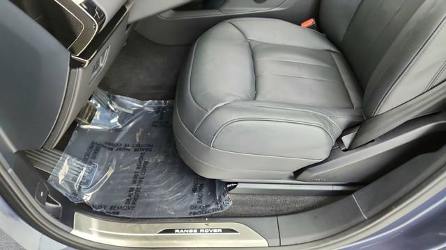 Used 2025 Land Rover Range Rover Sport SE image 35
