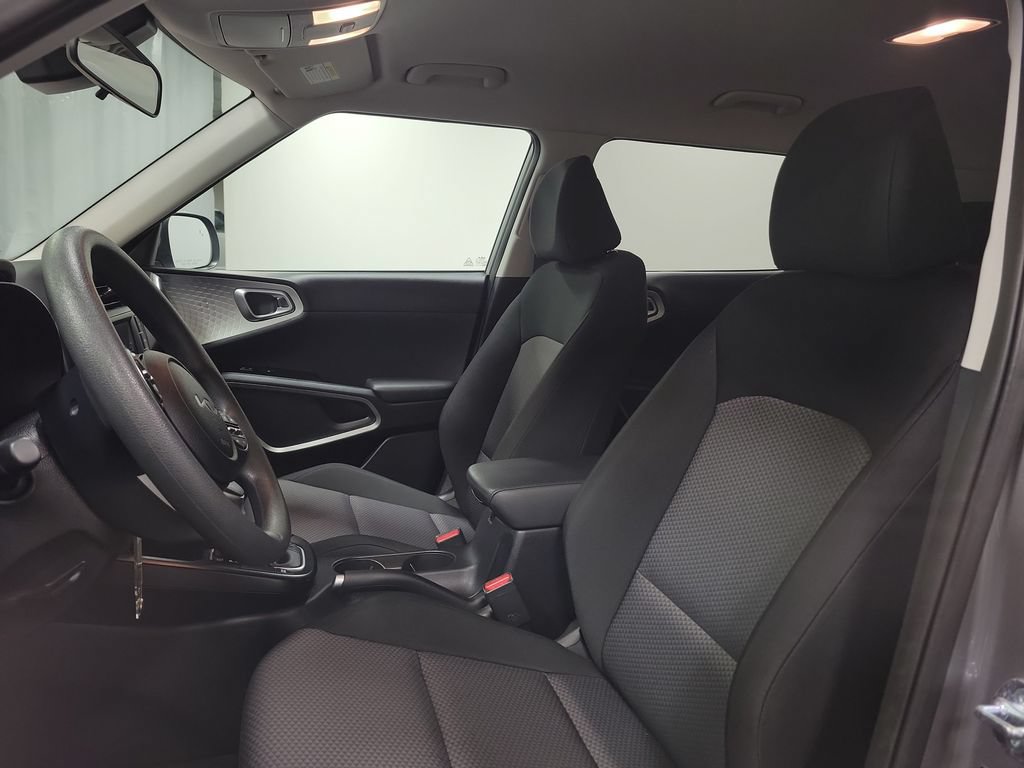 Used 2025 Kia Soul LX w/ LX Technology Package FWD image 15