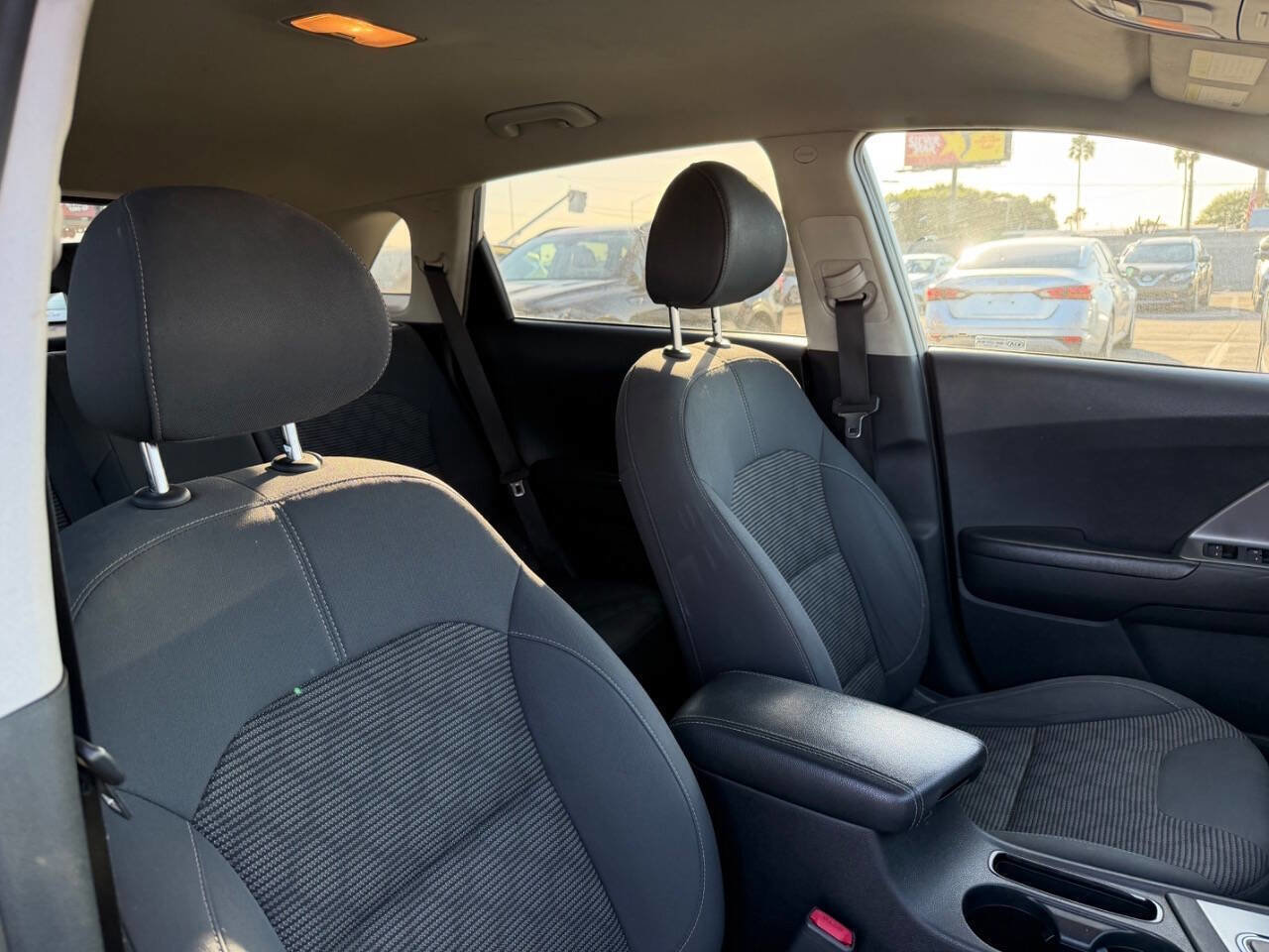 Used 2020 Kia Niro LX image 26