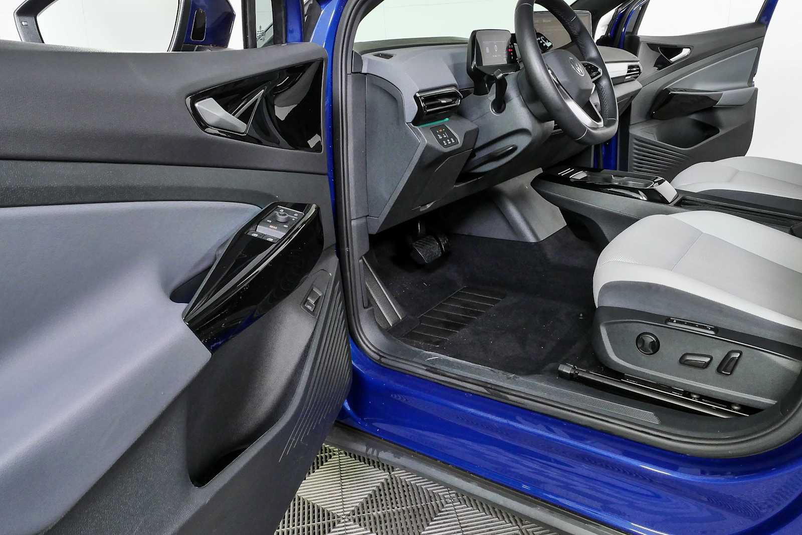 Used 2022 Volkswagen ID.4 Pro S w/ Gradient Package AWD/4WD image 14