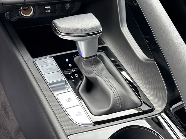 Used 2025 Hyundai Elantra Blue image 24