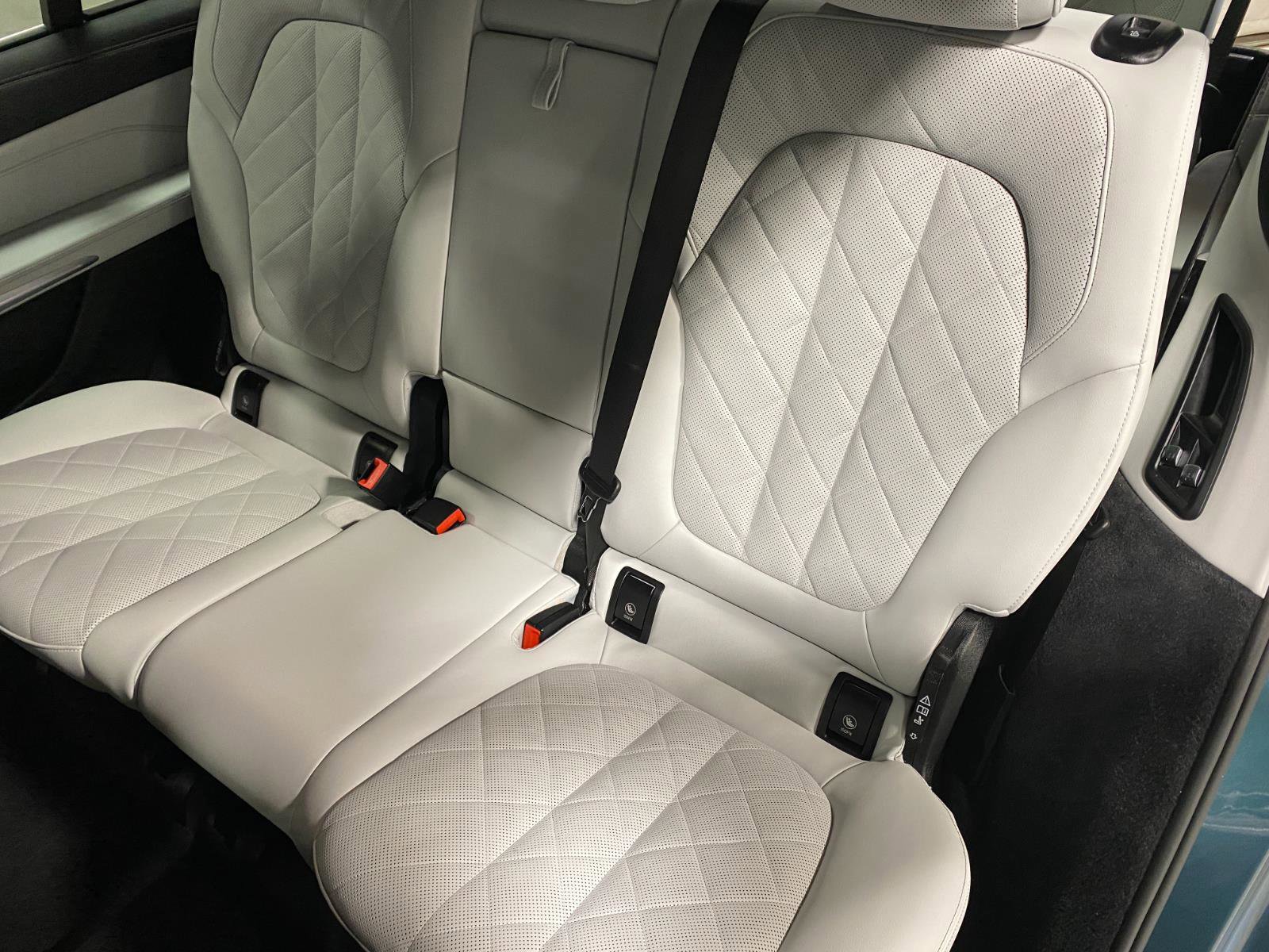 Certified 2025 BMW X7 xDrive40i w/ Premium Package image 16