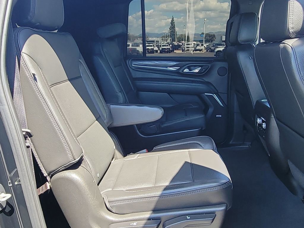 Used 2021 GMC Yukon XL Denali w/ Denali Premium Package image 28