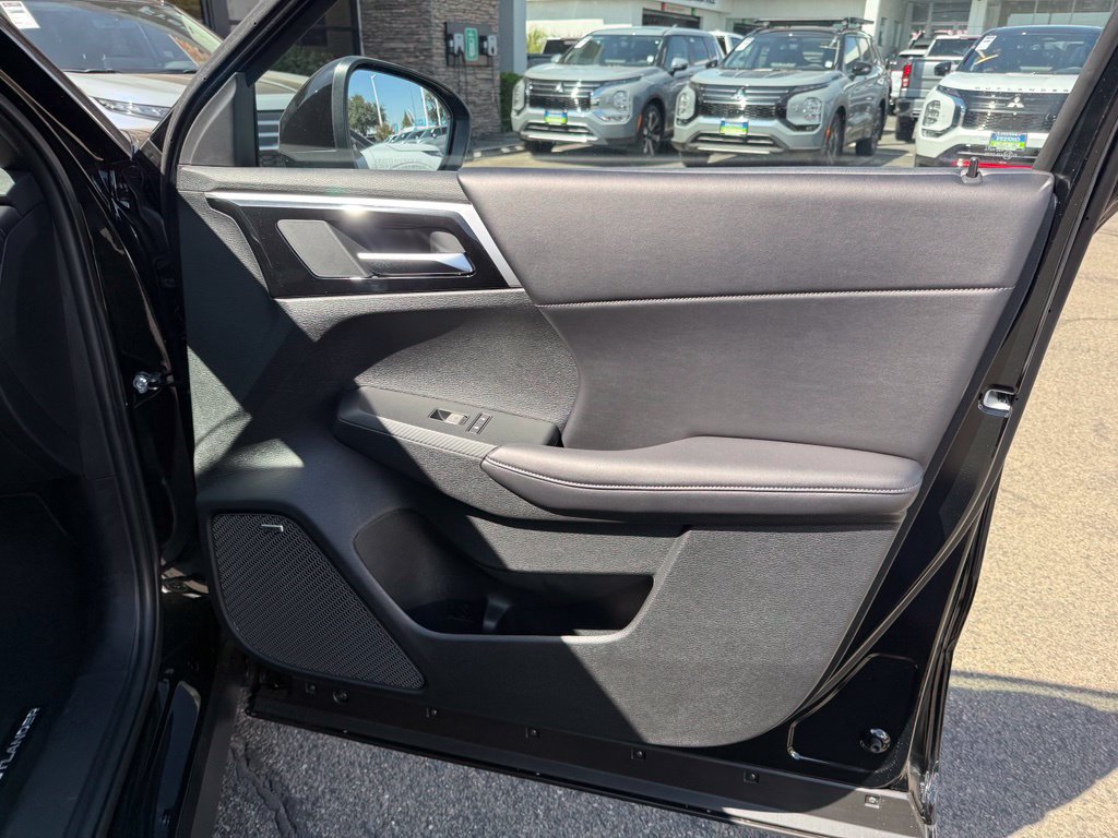 New 2026 Mitsubishi Outlander LE FWD image 17