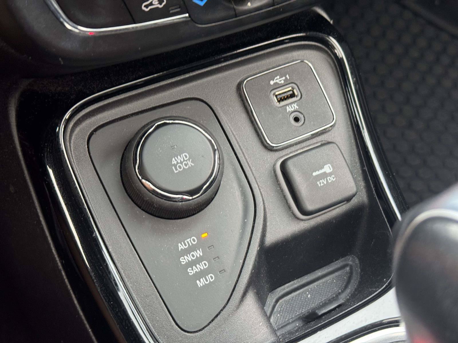 Used 2021 Jeep Compass Limited w/ Sun and Sound Group AWD/4WD image 38