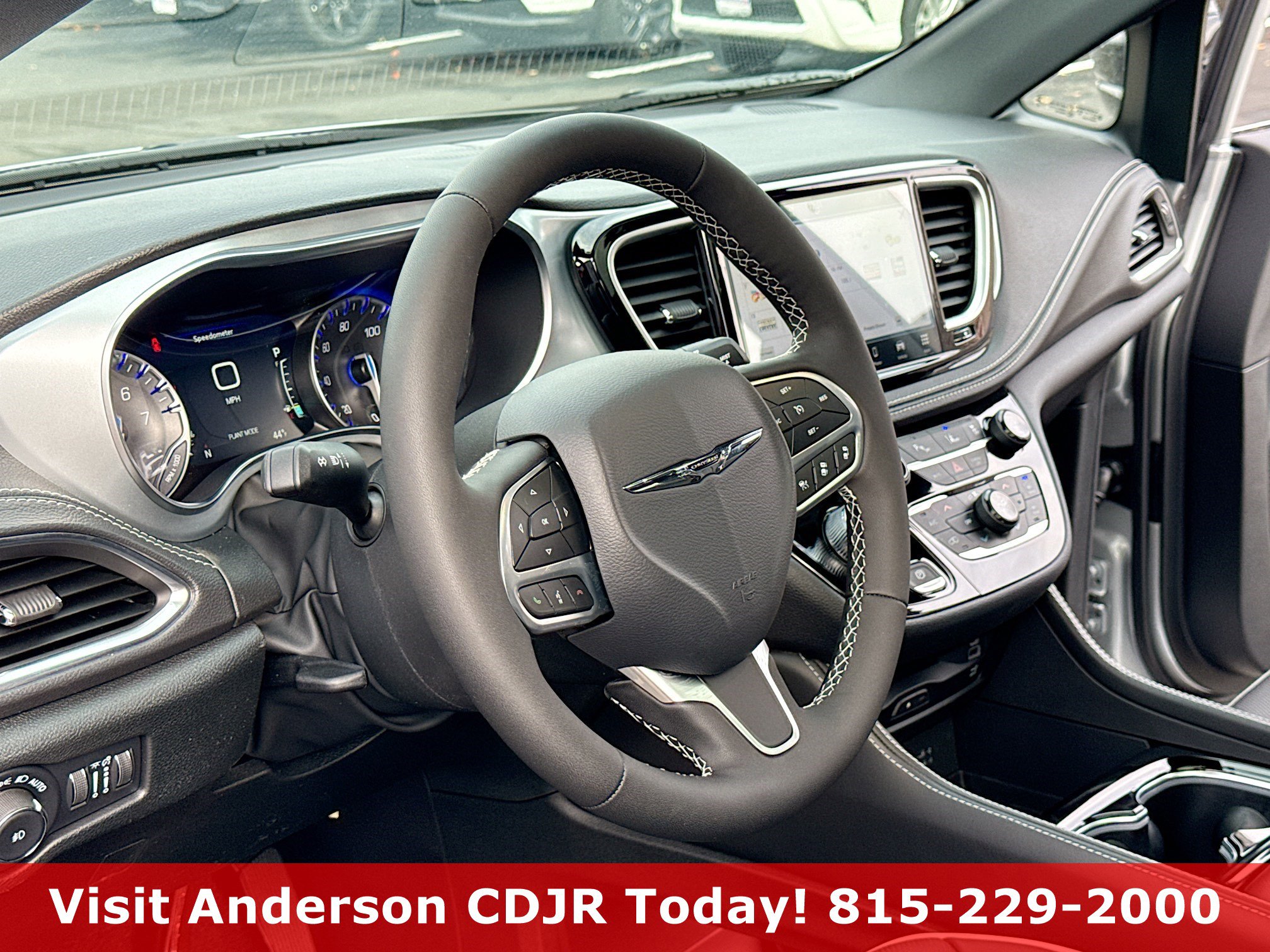 New 2026 Chrysler Pacifica Limited w/ Uconnect Theater Family Group image 4