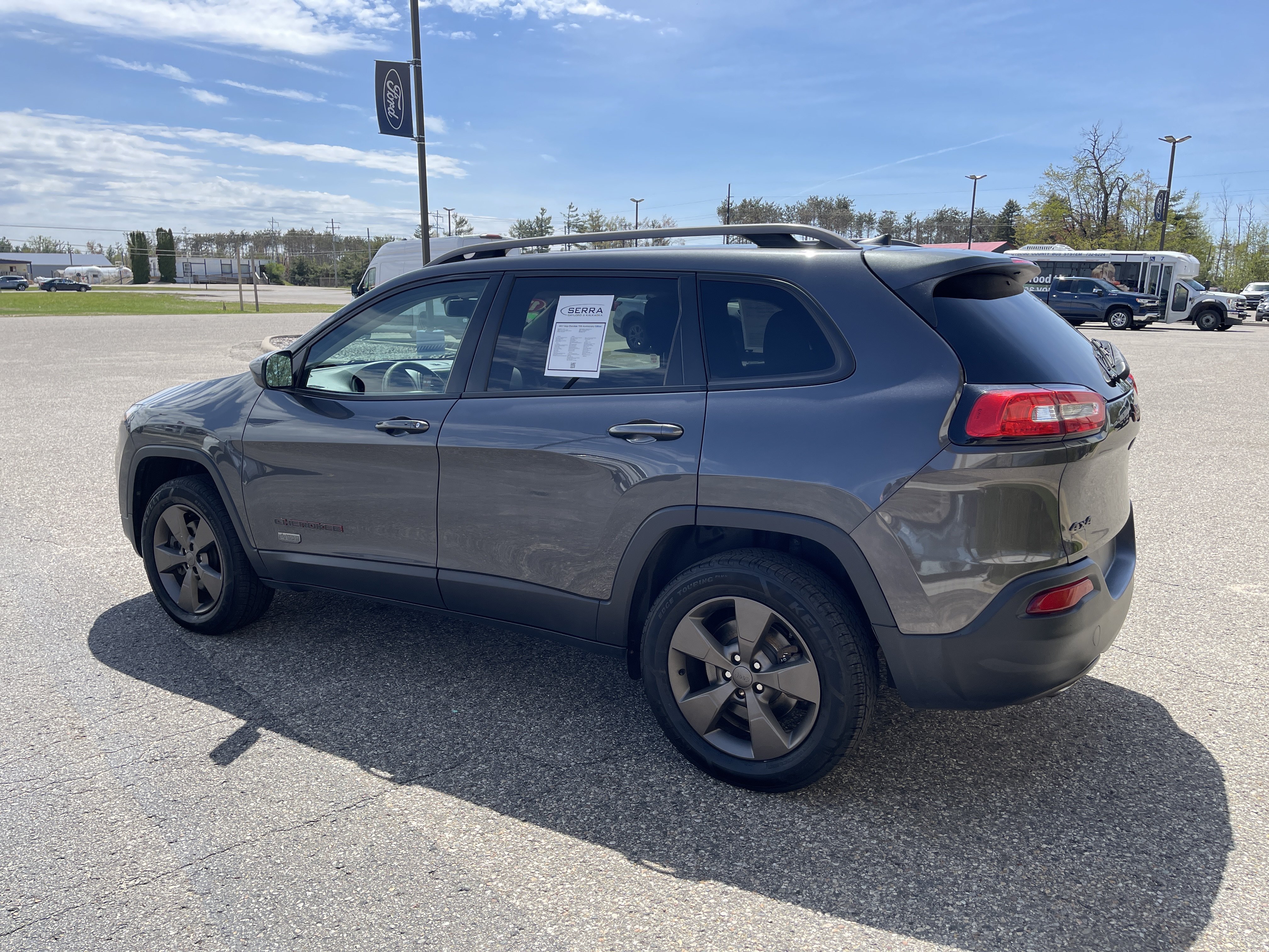 Used 2017 Jeep Cherokee Latitude AWD/4WD image 5