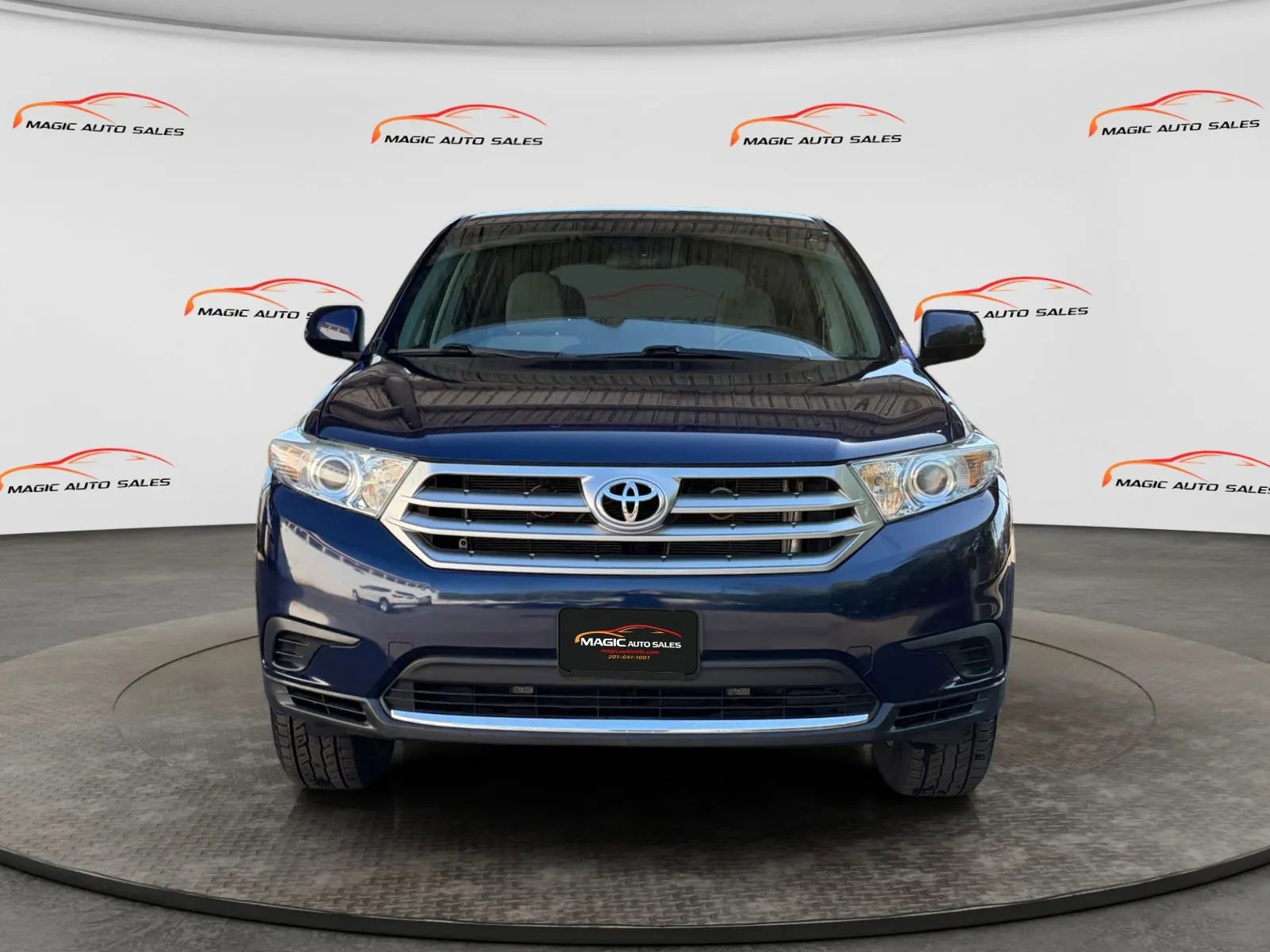 Used 2013 Toyota Highlander 4WD w/ Cold Weather Pkg image 3