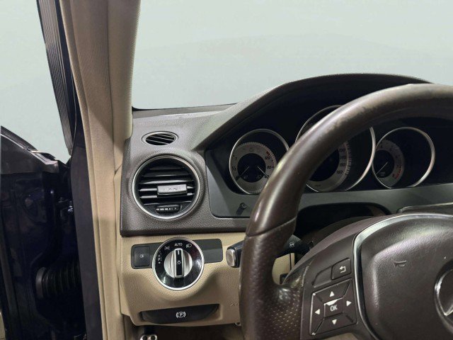 Used 2014 Mercedes-Benz C 300 Sport image 19