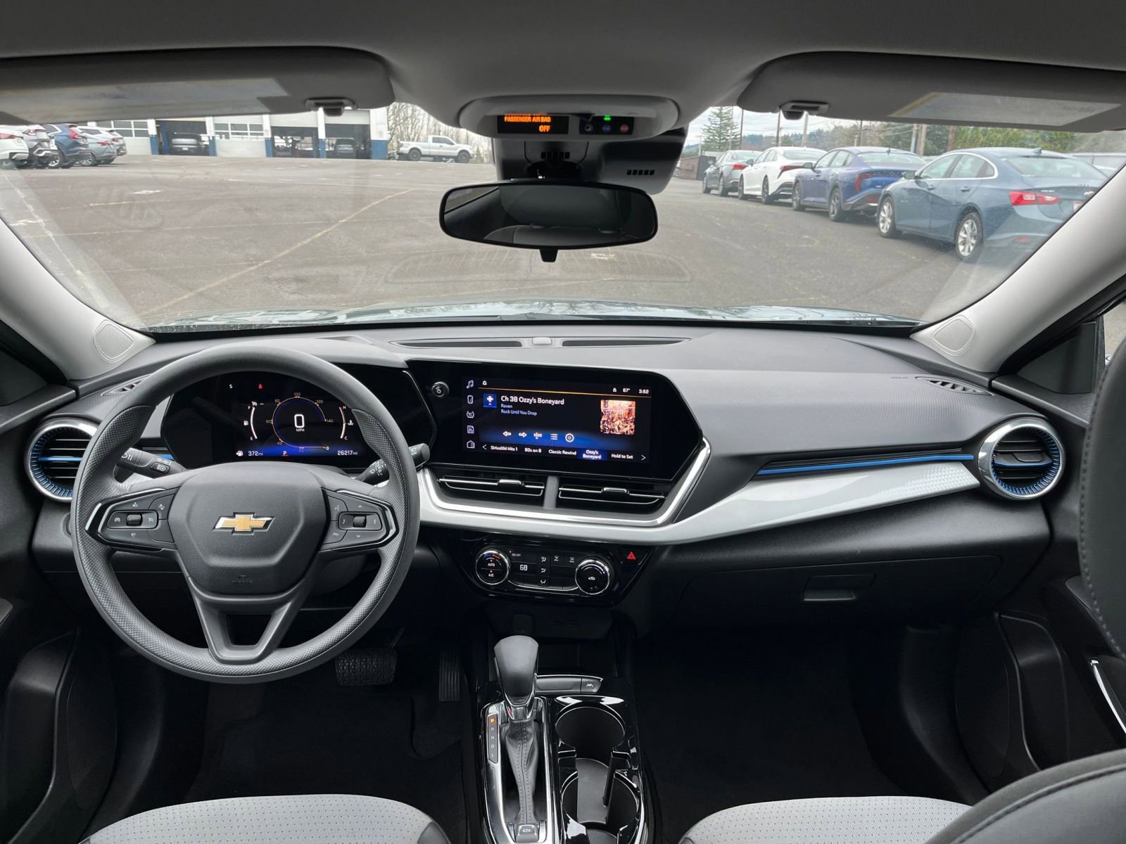 Used 2025 Chevrolet Trax LT FWD image 32