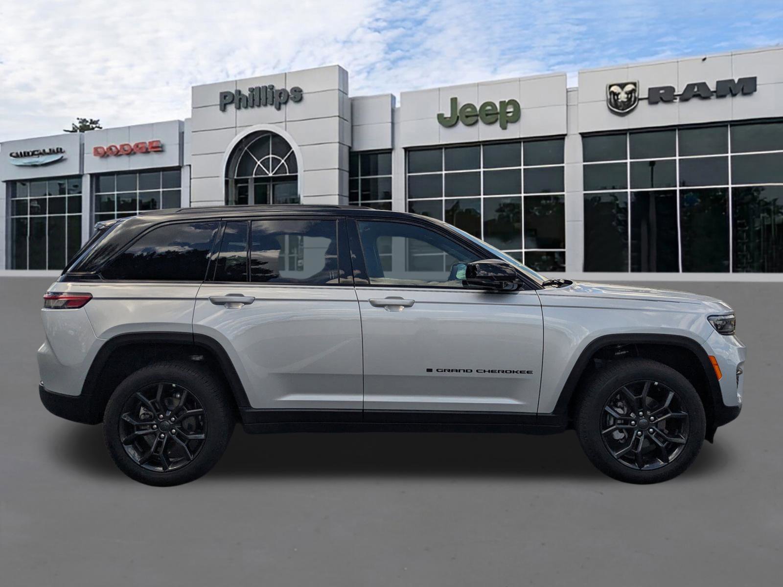 New 2025 Jeep Grand Cherokee Limited w/ Trailer Tow Package image 2