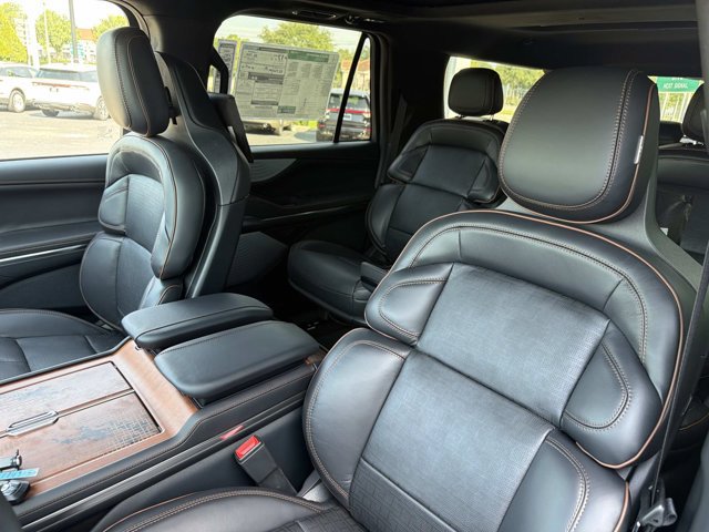 New 2027 Lincoln Navigator L Black Label AWD/4WD image 13