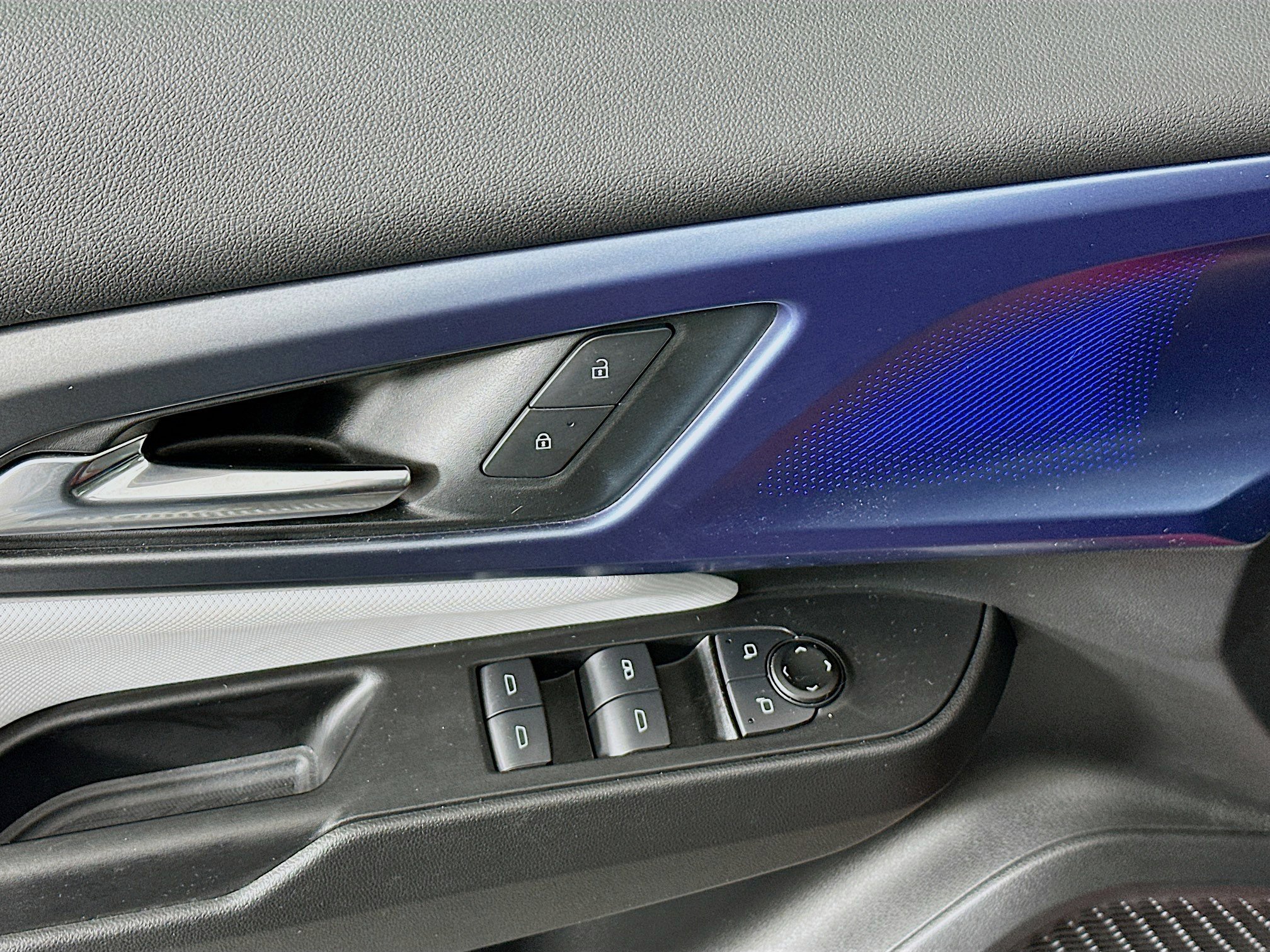 Used 2025 Chevrolet Equinox EV LT image 15