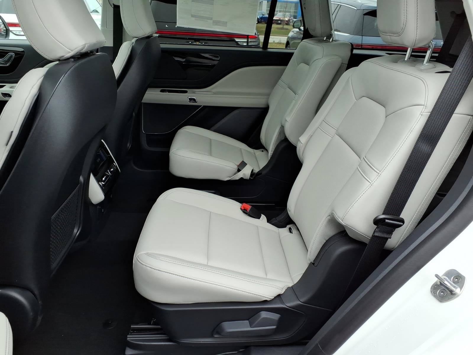 New 2026 Lincoln Aviator AWD w/ Jet Appearance Package image 7