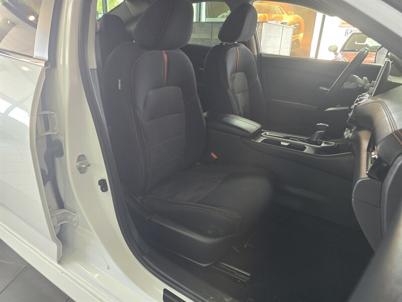 Used 2025 Nissan Sentra SR FWD image 14