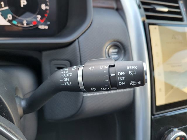 Used 2025 Land Rover Discovery Dynamic SE AWD/4WD image 35