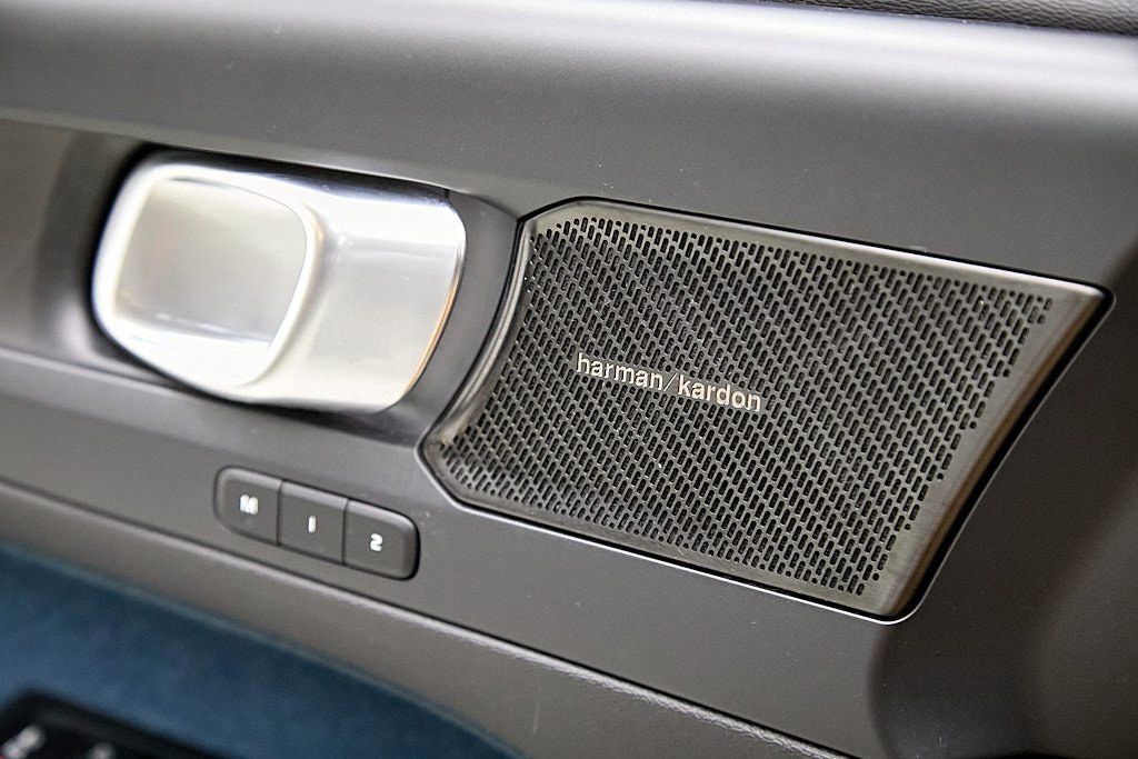 Certified 2023 Volvo XC40 Recharge Ultimate image 18