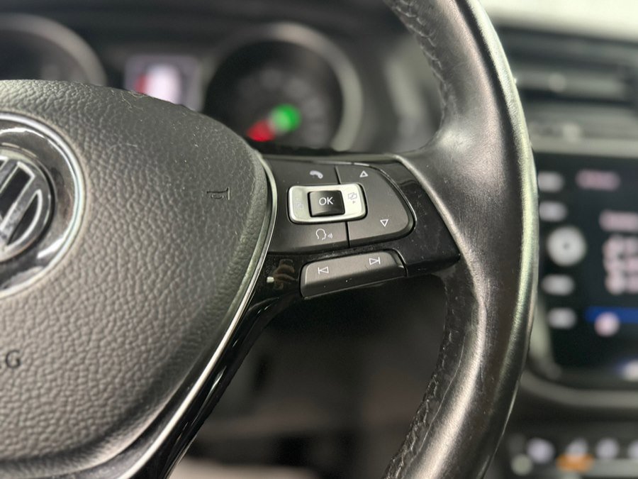 Used 2018 Volkswagen Tiguan SE AWD/4WD image 23
