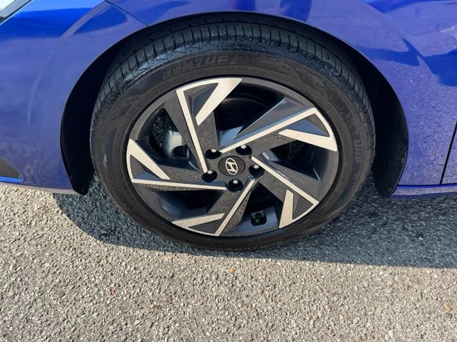 Used 2025 Hyundai Elantra Limited FWD image 7
