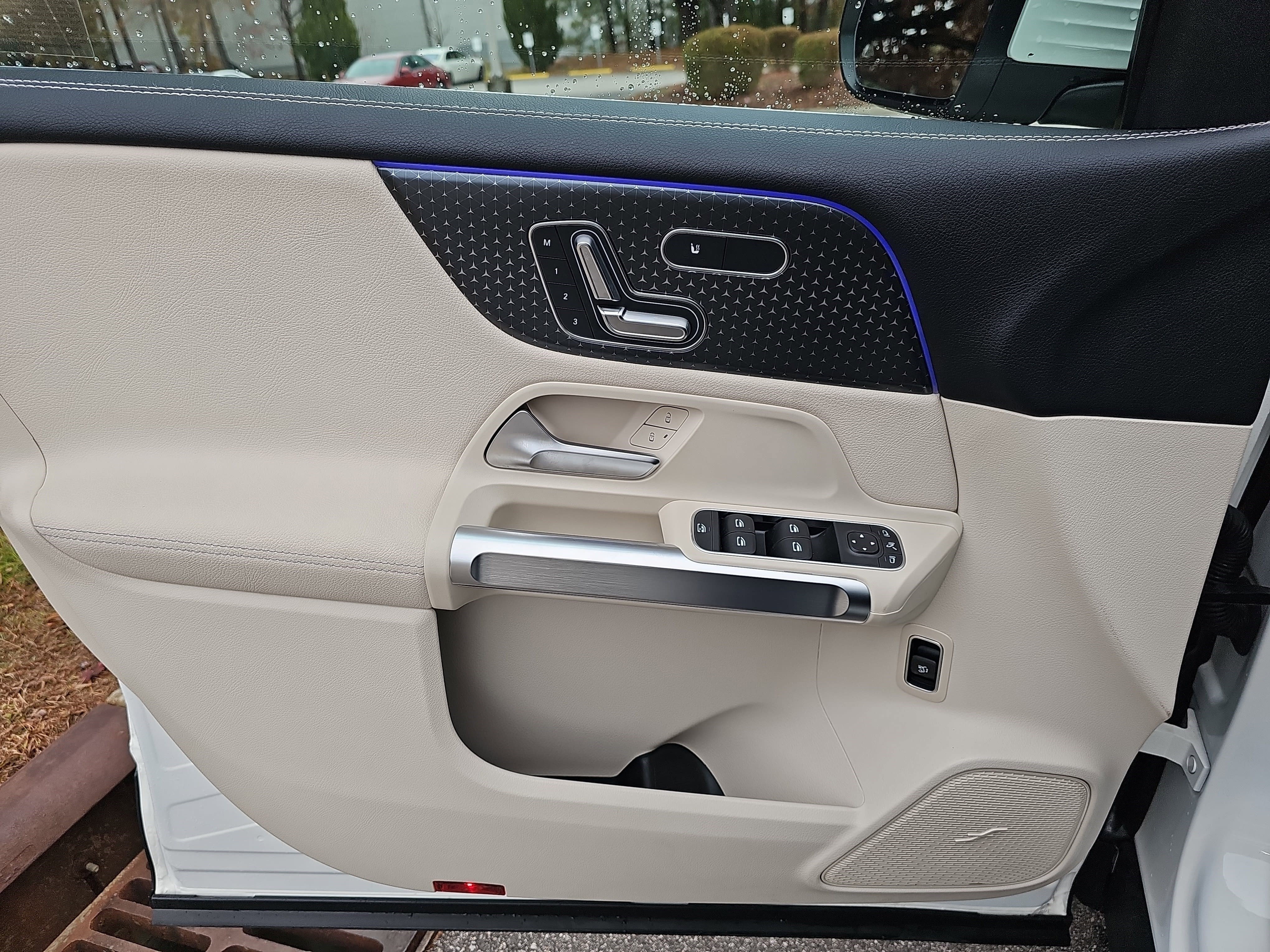 Certified 2025 Mercedes-Benz GLB 250 image 28