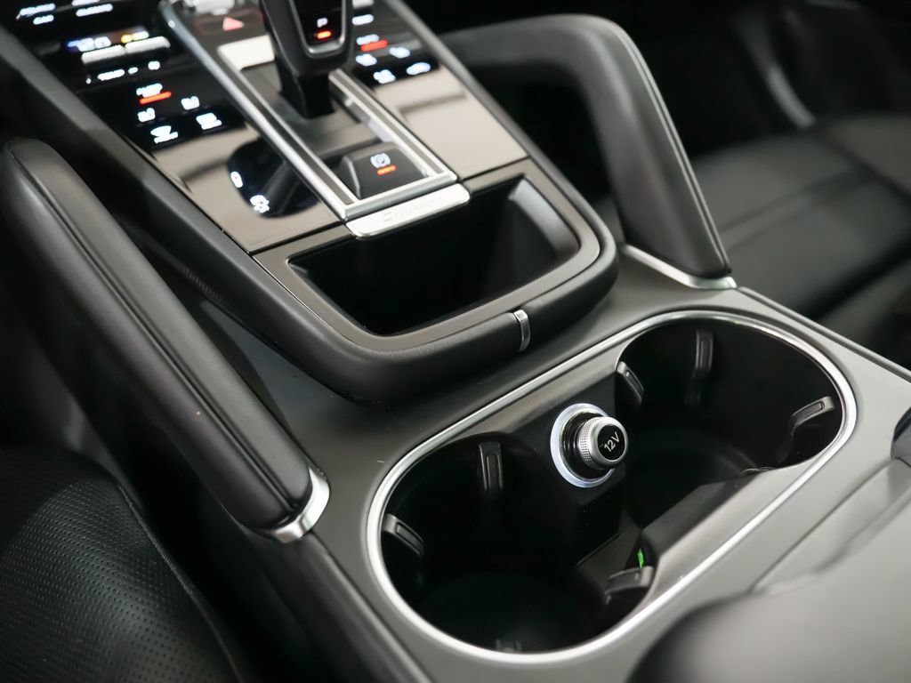 Certified 2020 Porsche Cayenne Turbo AWD/4WD image 33