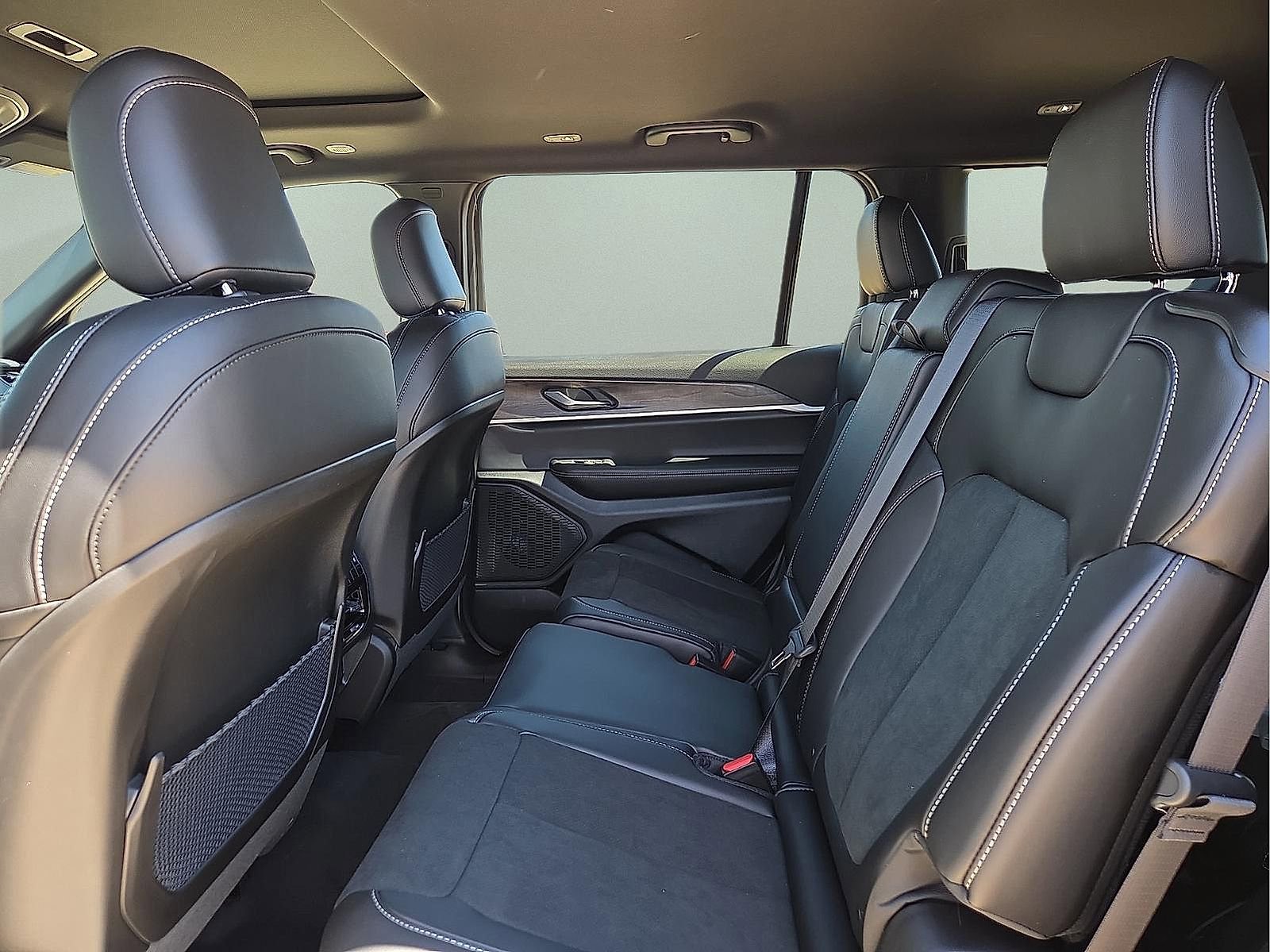 New 2026 Jeep Grand Cherokee L 4WD image 11