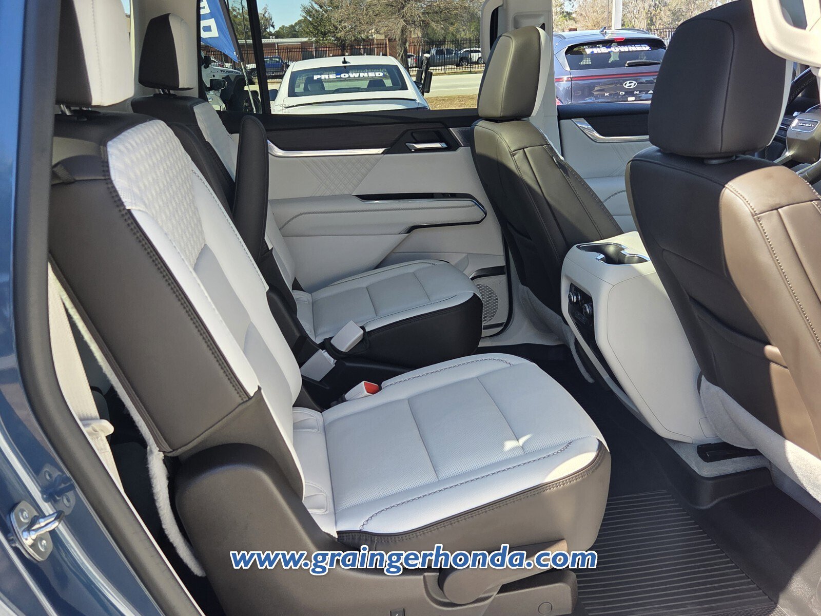 Used 2024 GMC Acadia Denali w/ Super Cruise Package image 15