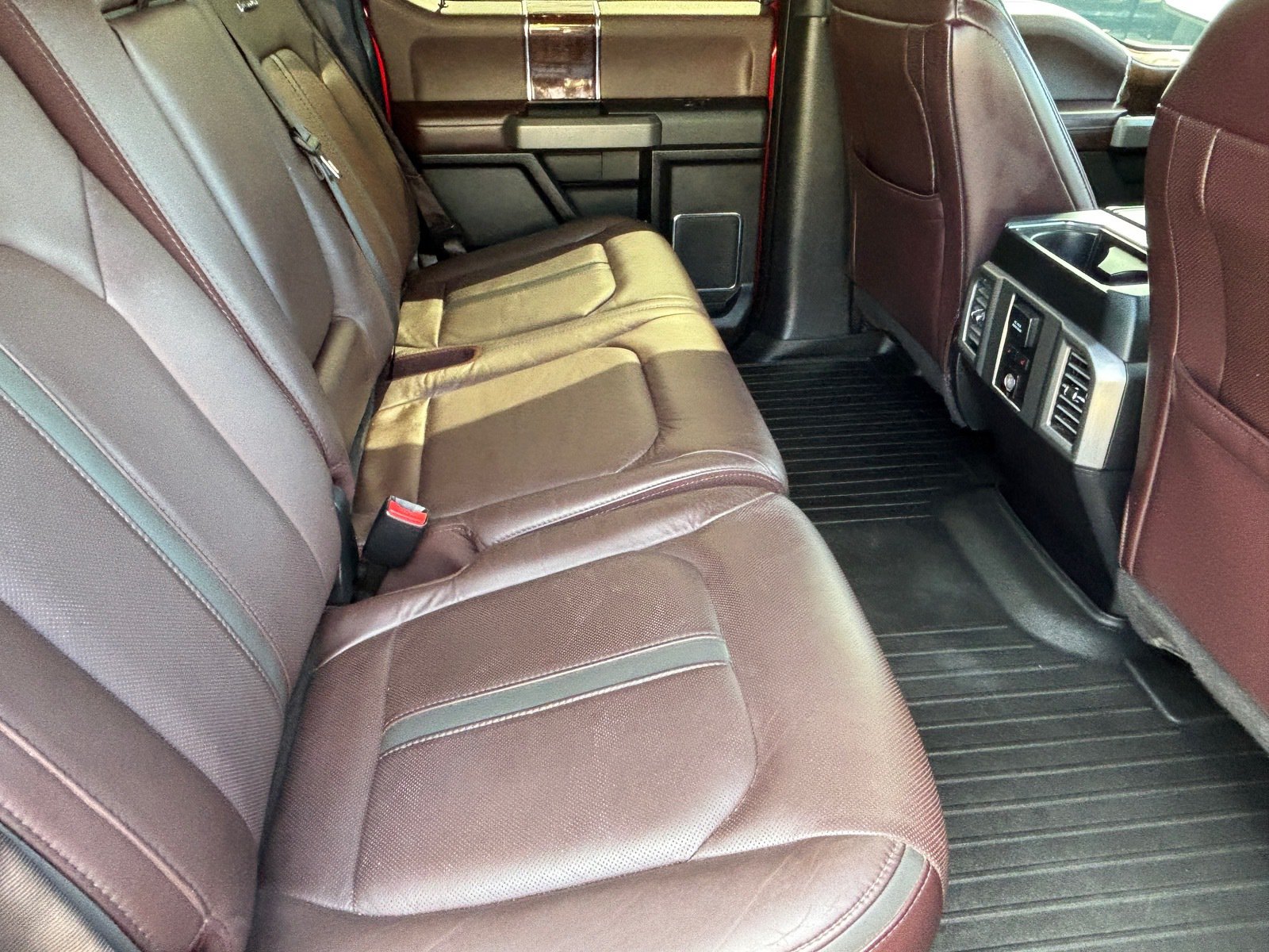 Used 2015 Ford F150 Platinum w/ Equipment Group 701A Luxury AWD/4WD image 29
