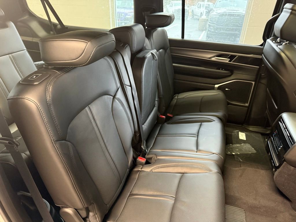 New 2026 Jeep Grand Wagoneer L 4WD w/ Premium Group I image 24