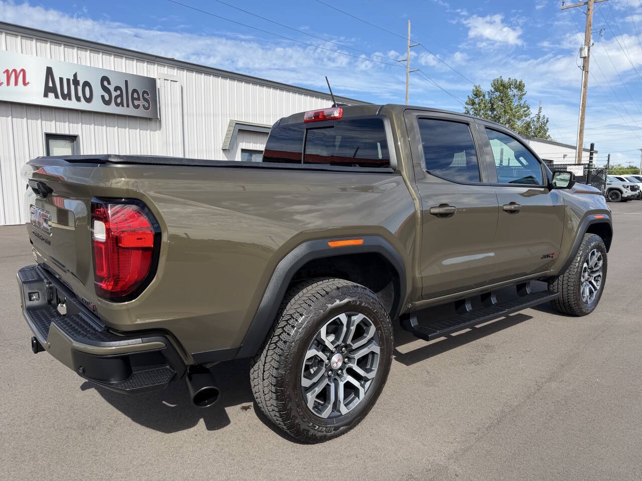 Used 2024 GMC Canyon AT4 w/ AT4 Premium Package AWD/4WD image 8