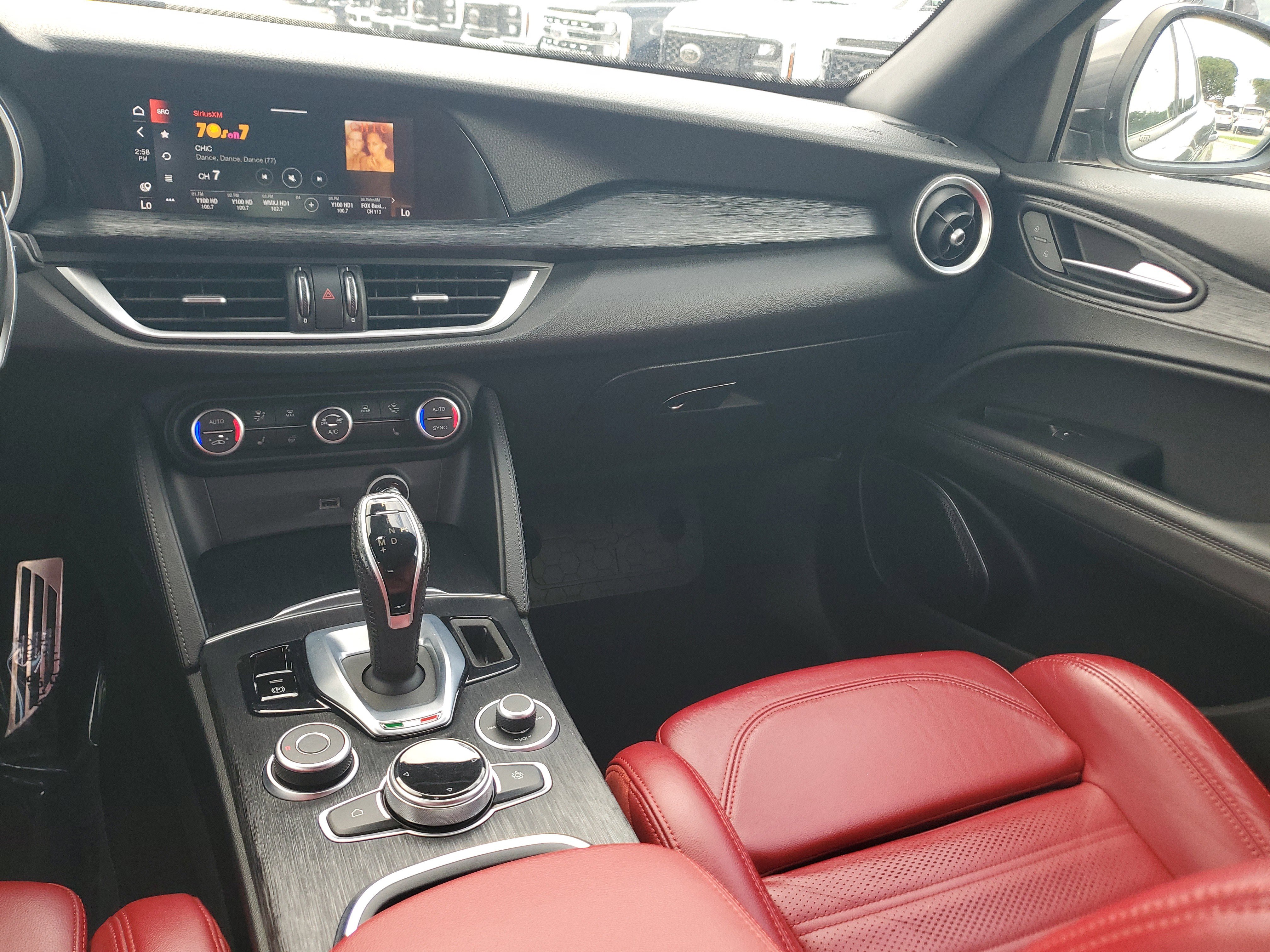 Used 2022 Alfa Romeo Stelvio Sprint image 17