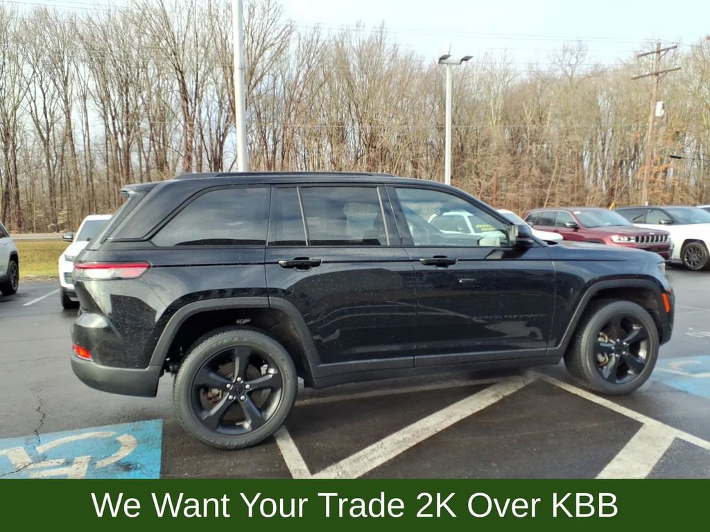 Used 2023 Jeep Grand Cherokee Altitude AWD/4WD image 5