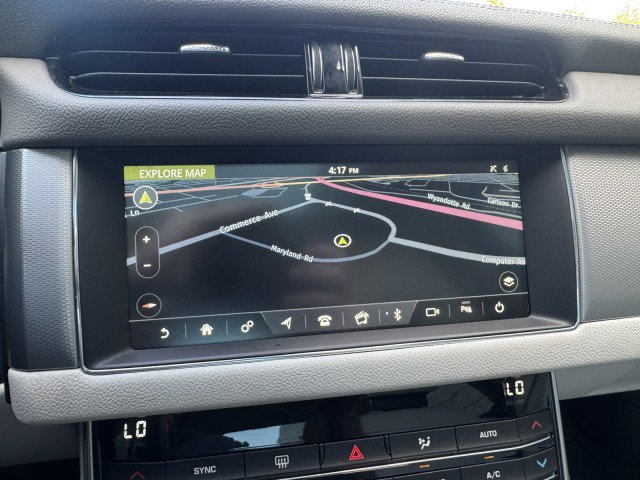 Used 2020 Jaguar XF Premium image 21