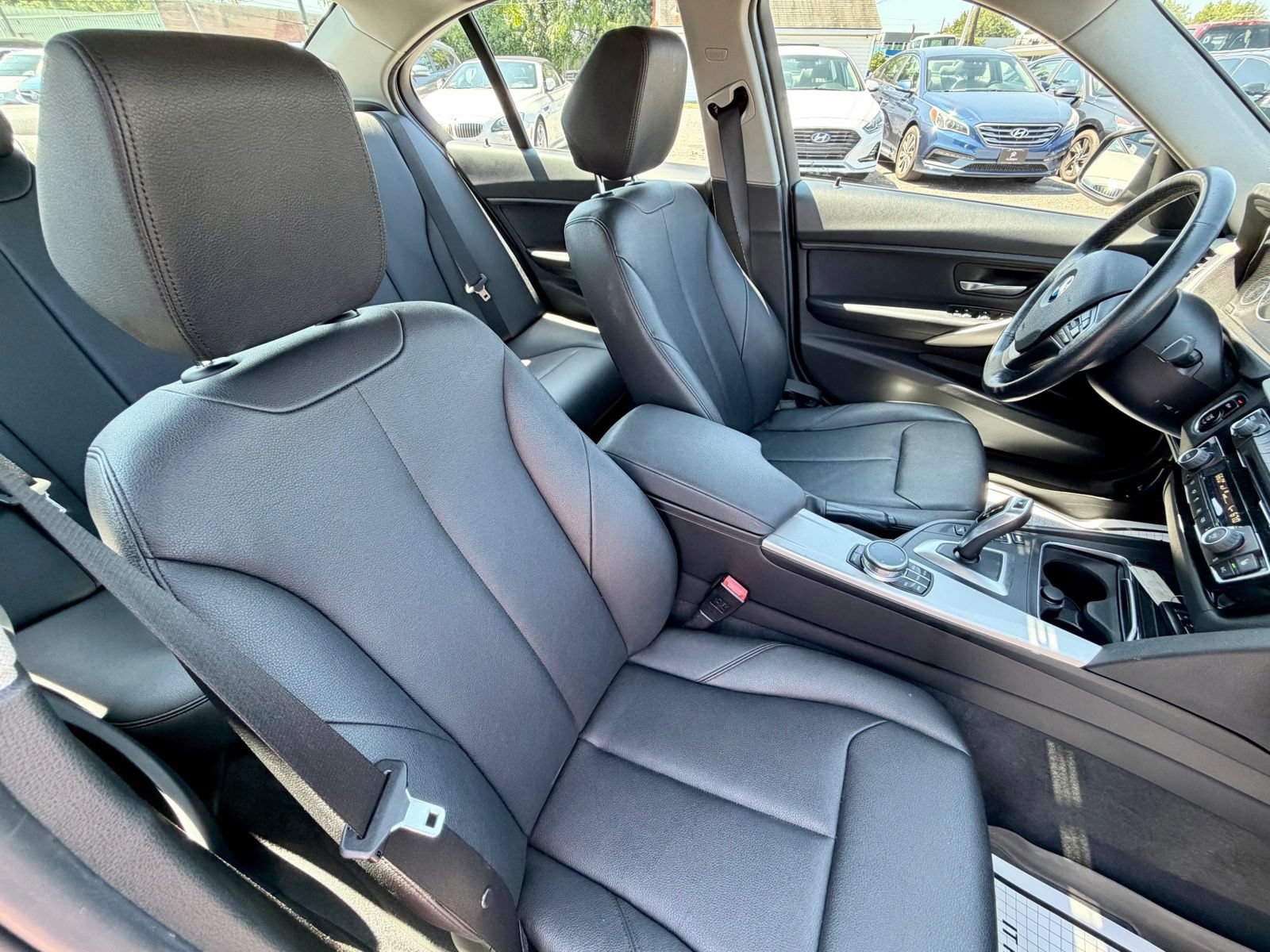 Used 2018 BMW 320i xDrive Sedan w/ Convenience Package AWD/4WD image 43
