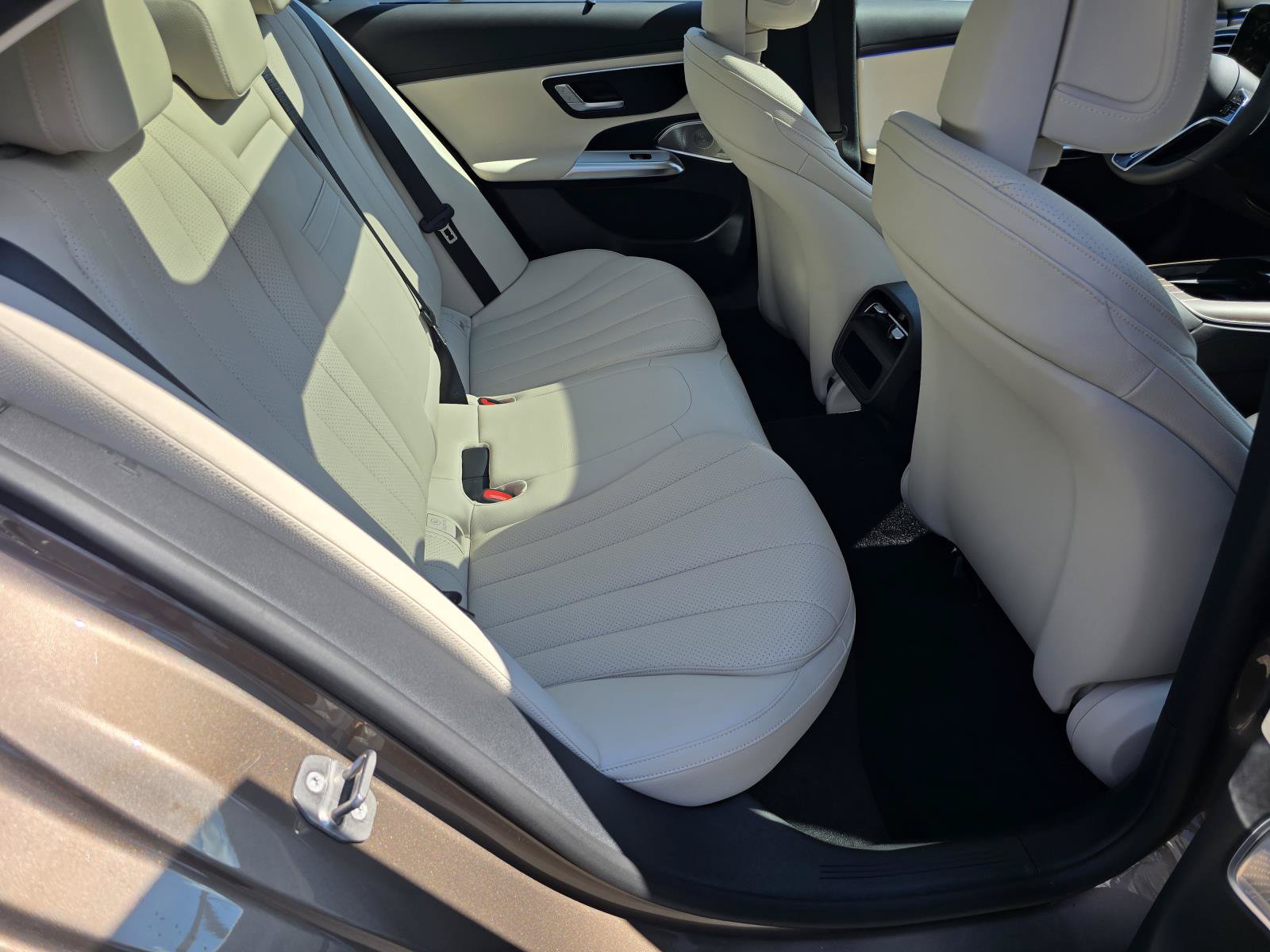 New 2027 Mercedes-Benz E 450 4MATIC Sedan image 40