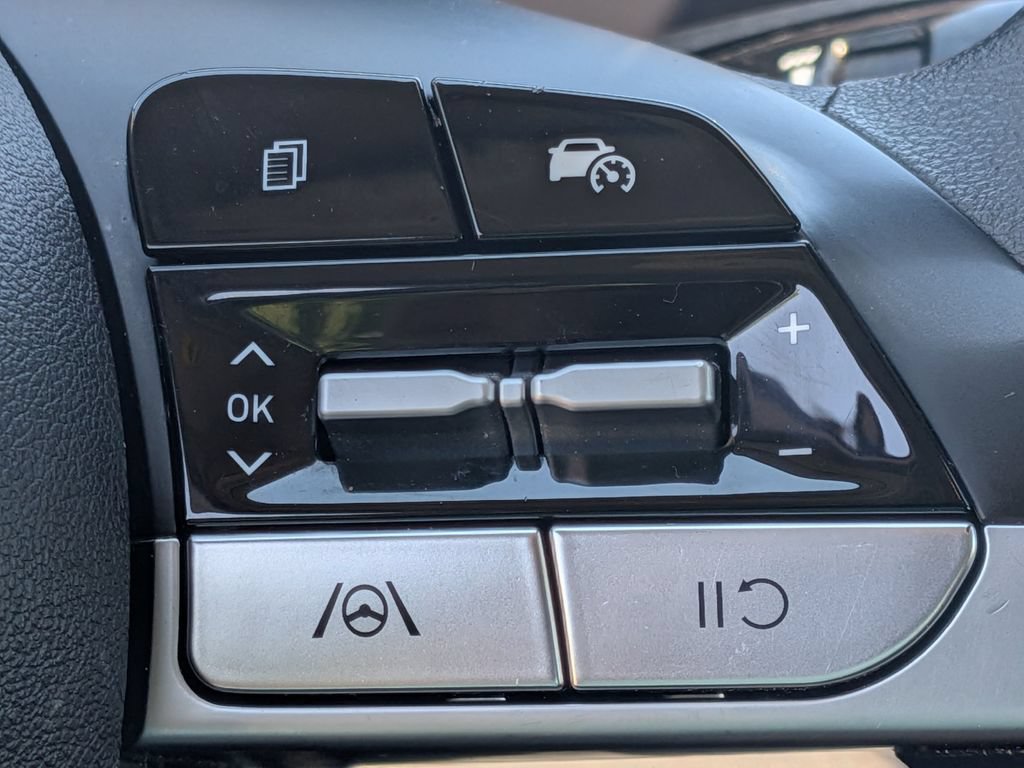 Certified 2024 Hyundai Elantra SEL FWD image 17