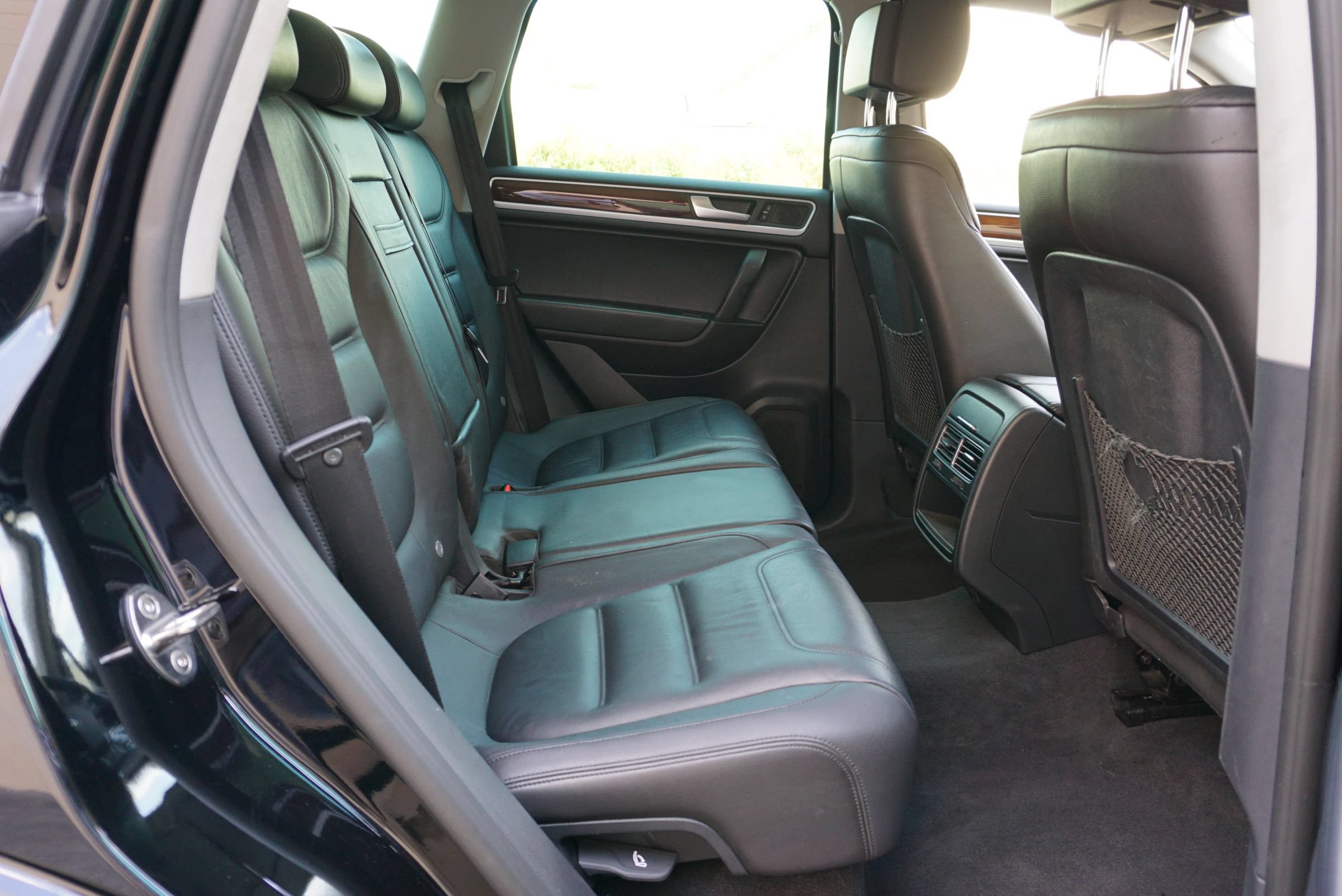Used 2014 Volkswagen Touareg Sport AWD/4WD image 16