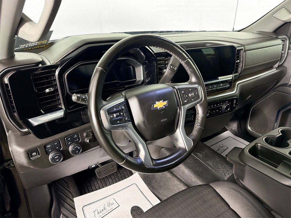 Used 2024 Chevrolet Silverado 1500 LT image 9