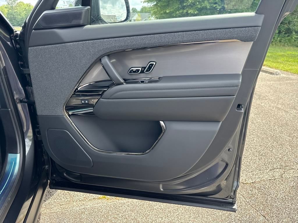 New 2025 Land Rover Range Rover Sport SE image 15